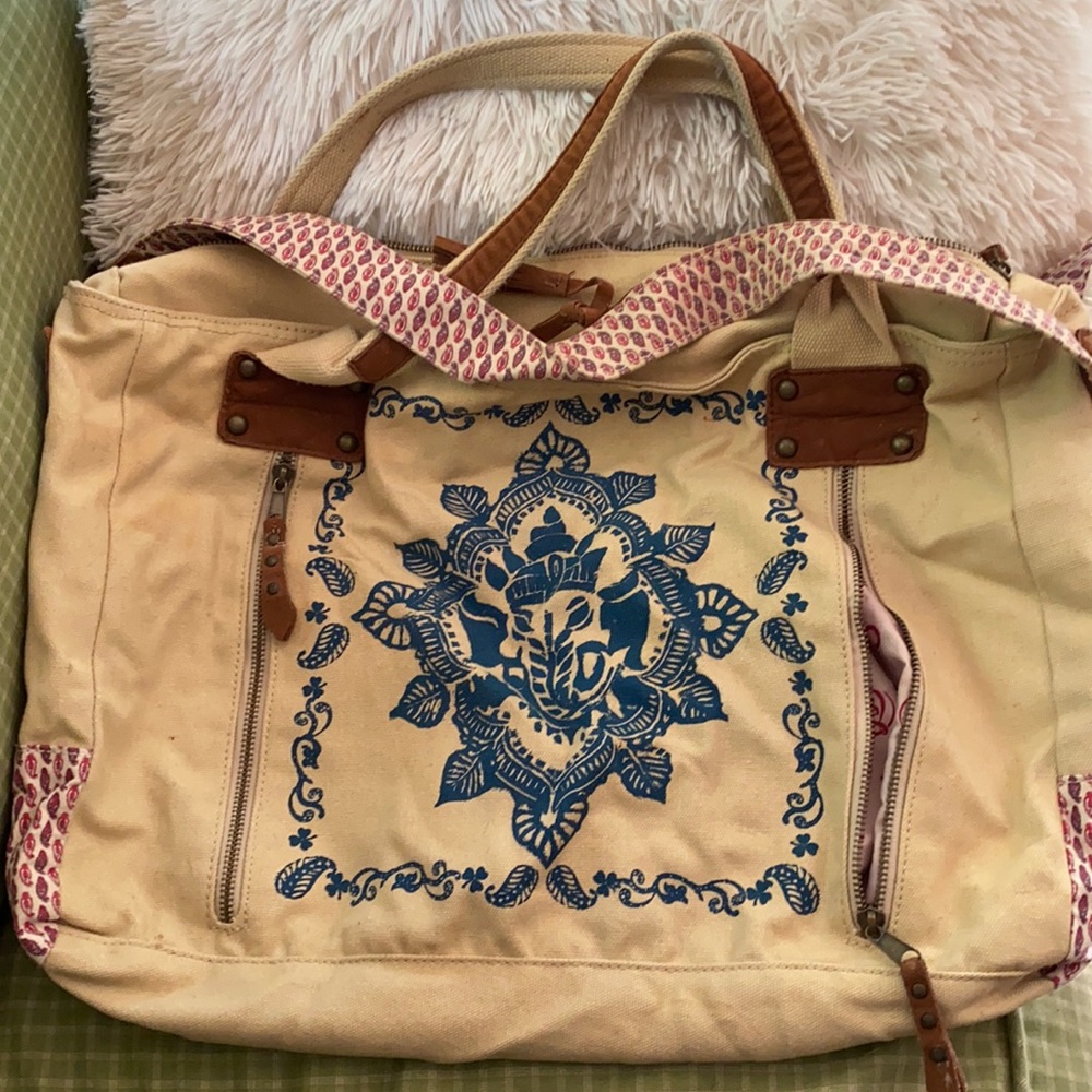 Lucky brand messenger bag